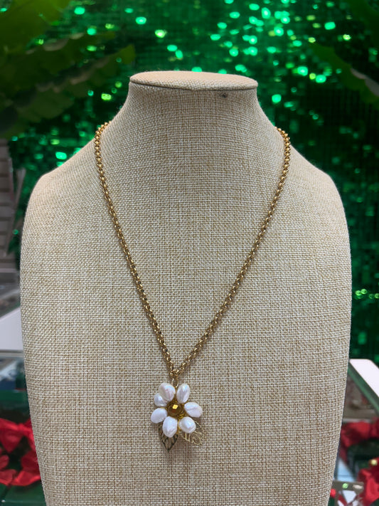Pearls Flower Necklace