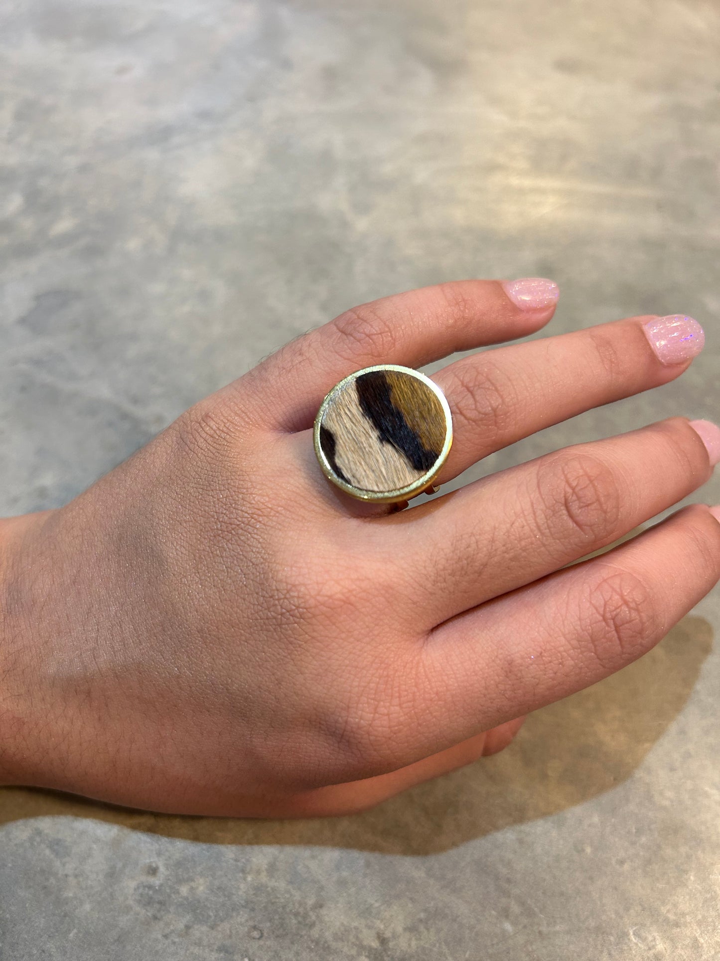 Ajustable Medium Leather Ring